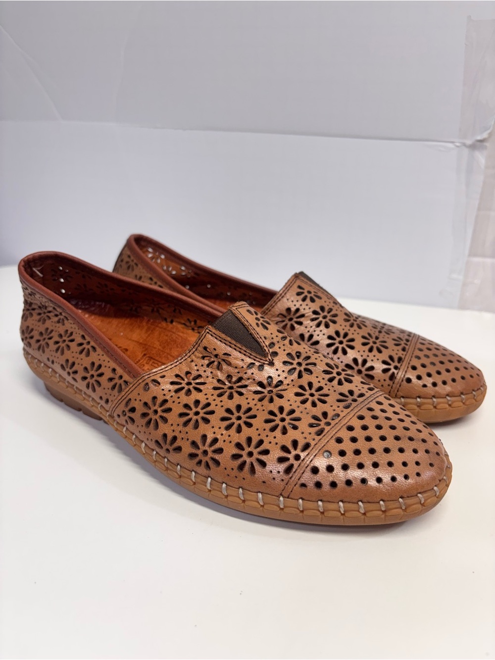 Volks Walkers Handmade Cognac Leather Floral Laser Cut Slip On Loafers Size 37